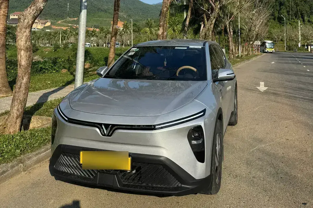Đội xe 16 chỗ sang trọng phục vụ các tour du lịch đông người