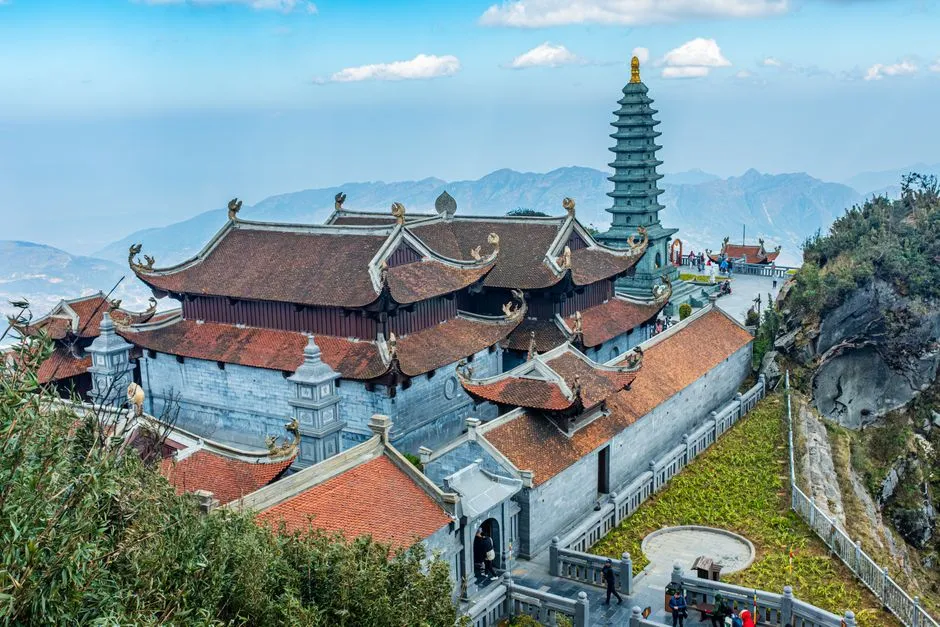 Explore the stunning architecture of a Buddhist temple nestled in the mountains of Hoàng Mai, Vietnam." loading="eager" fetchpriority="high