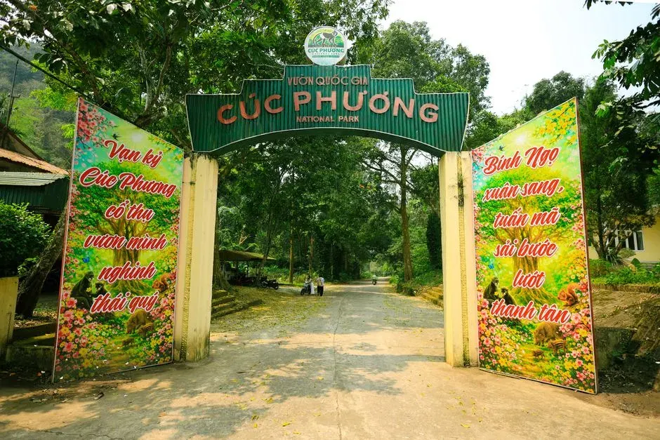 Cổng chào Vườn quốc gia Bạch Mã
