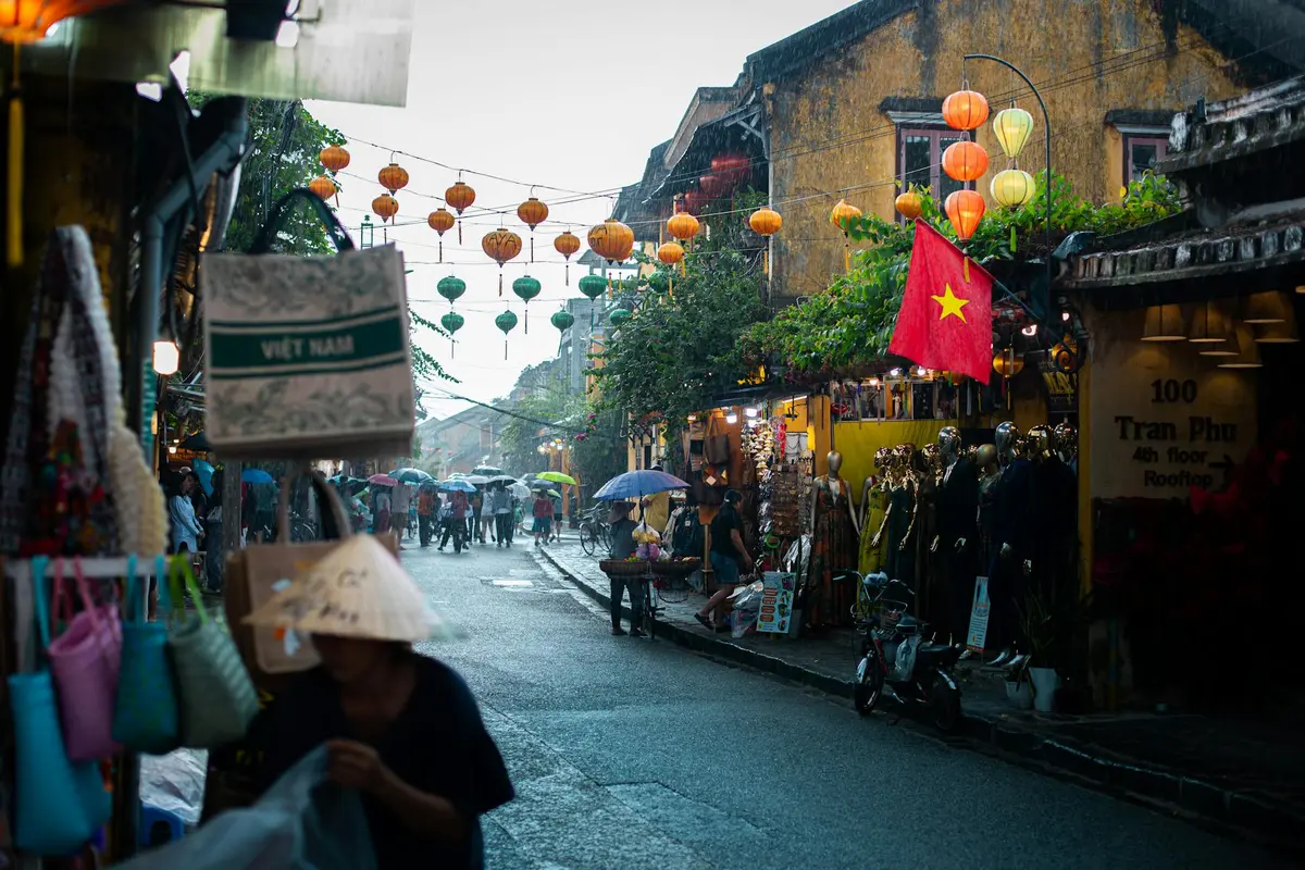 Hội An với thời tiết mưa nhẹ tạo nên không khí lãng mạn