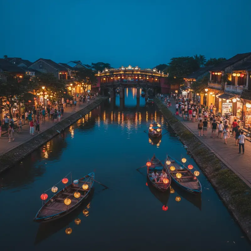 Toàn cảnh phố cổ Hội An về đêm với hàng trăm đèn lồng đỏ vàng lung linh phản chiếu xuống mặt sông Thu Bồn, du khách đi bộ dạo phố, không khí huyền ảo đặc trưng của đêm Hội An có gì chơi về đêm