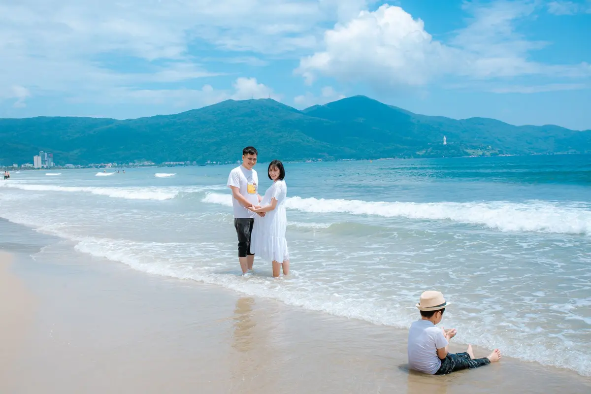 Cung đường biển từ Đà Nẵng đi Hội An với hàng dừa xanh và biển trong vắt