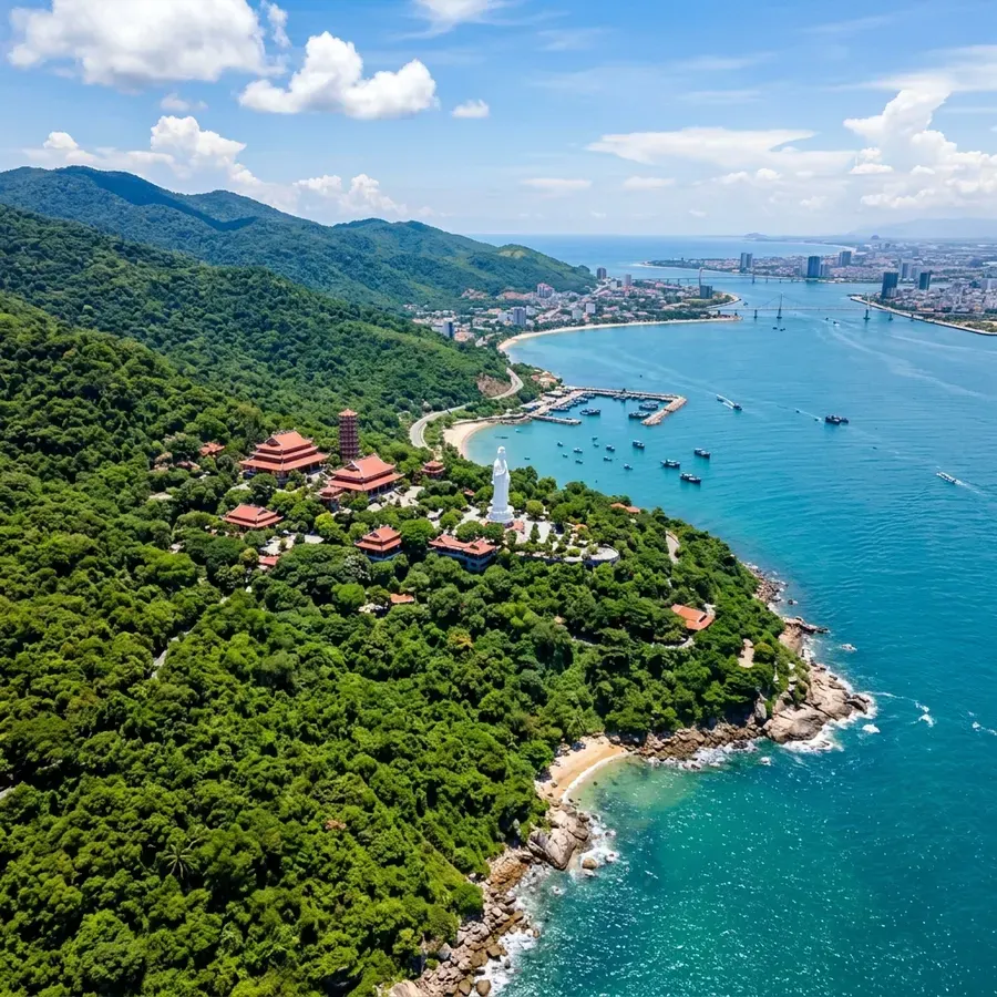 Bán đảo Sơn Trà rừng xanh nhìn từ trên cao