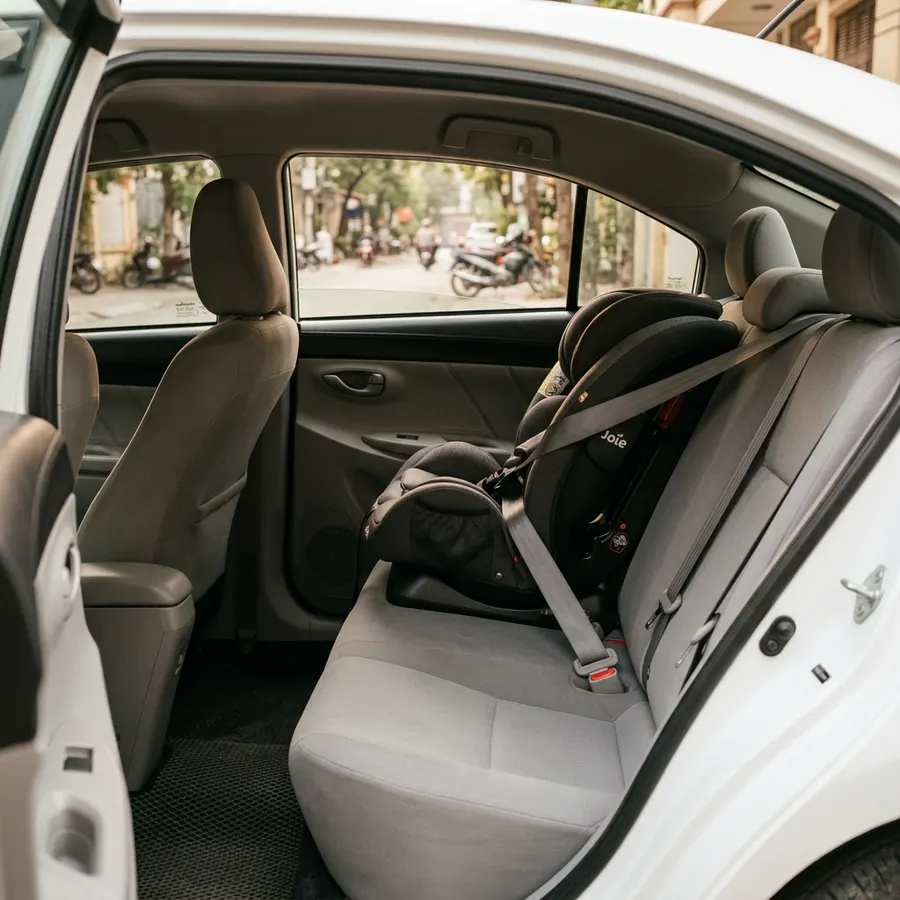 Ghế baby seat an toàn lắp trong xe