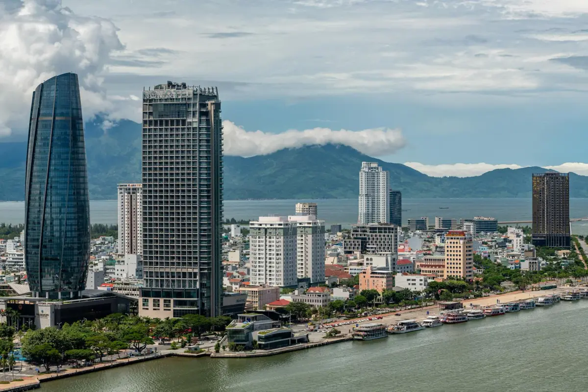 Xe đưa đón sân bay Đà Nẵng đi Hội An — đội xe Faifo Express sẵn sàng phục vụ