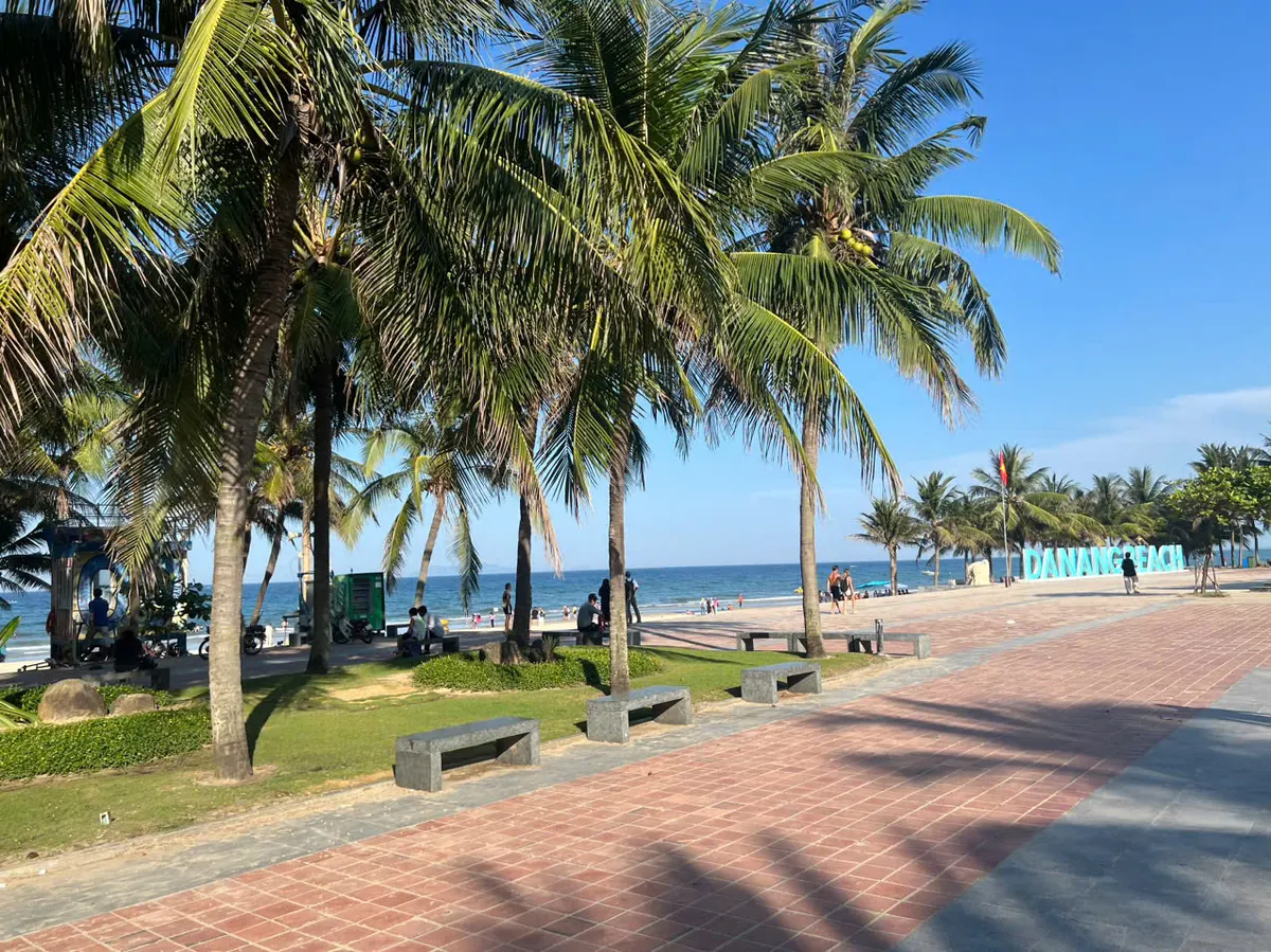 Bãi biển Phạm Văn Đồng Đà Nẵng