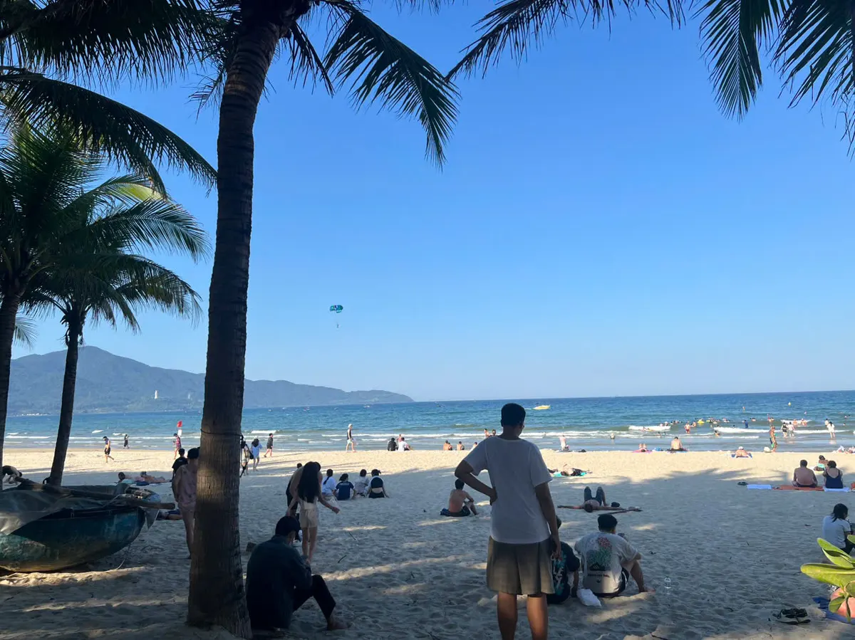Biển xanh Đà Nẵng buổi sáng