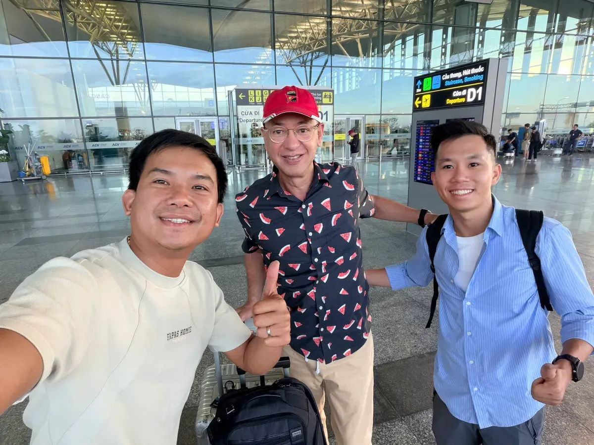 Tài xế Faifo Express đón khách tại sân bay Đà Nẵng