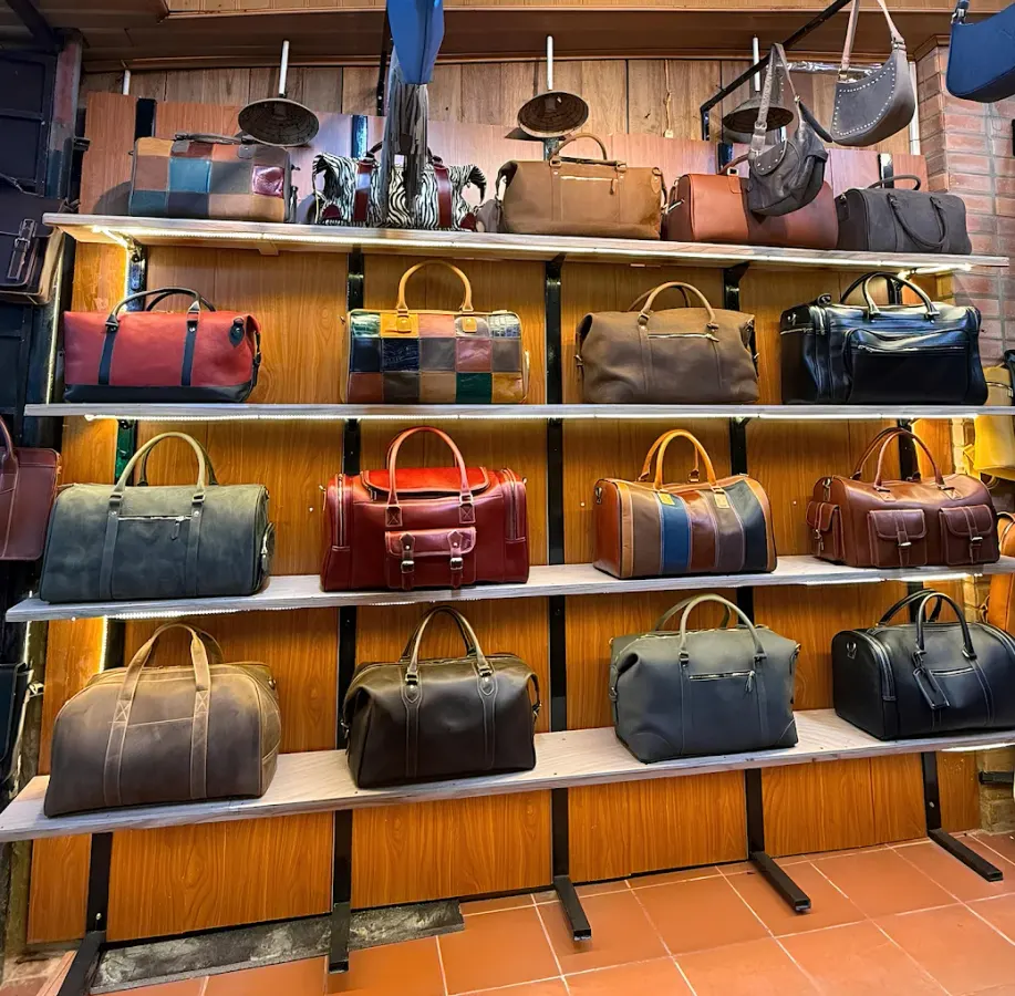 Giày da thủ công tại 59A Shoe Shop Hội An