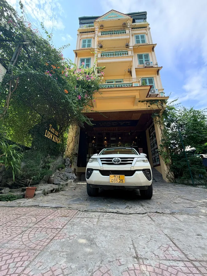 Xe 7 chỗ Fortuner của Faifo Express